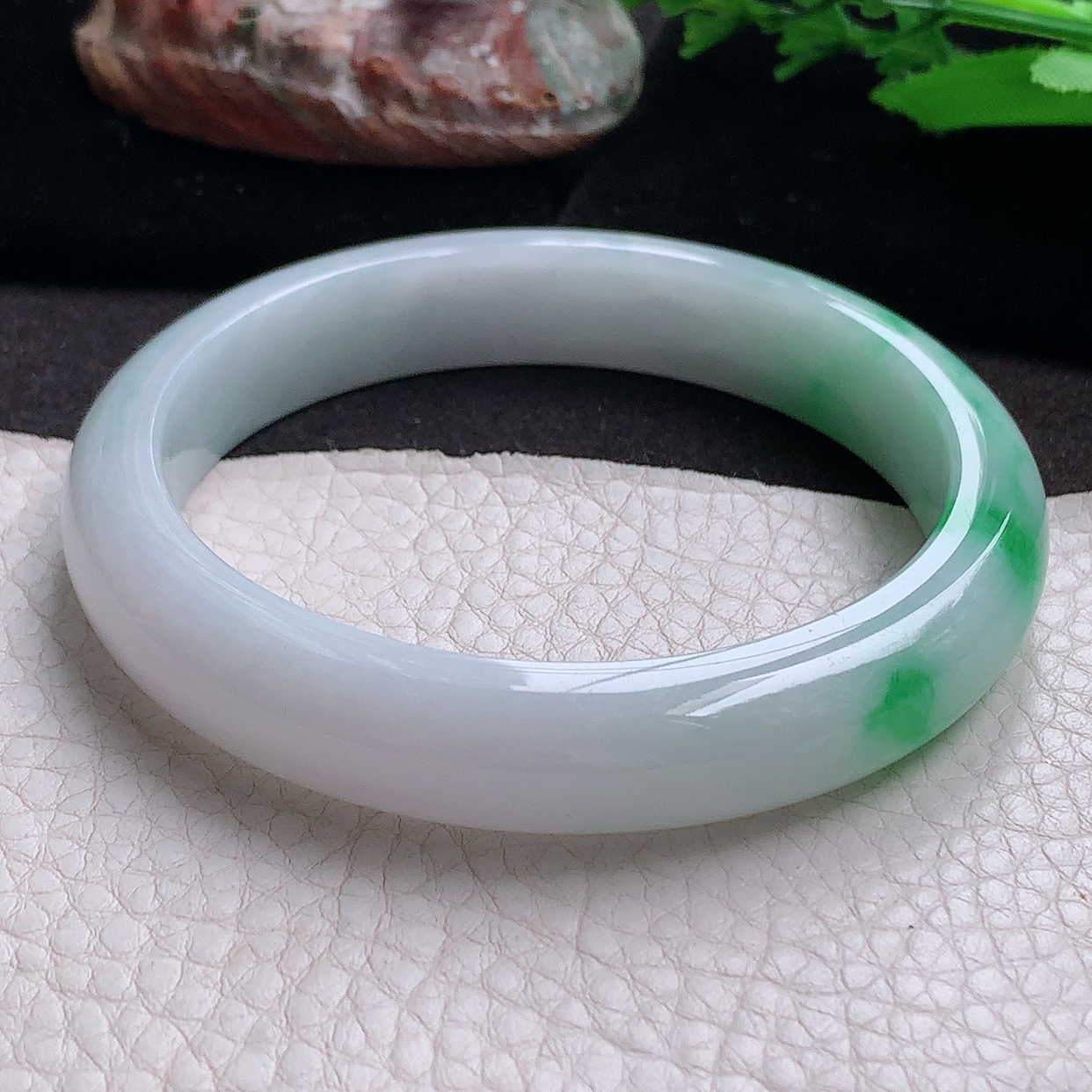 yh大圈口62*12.6*8.5白底青平安镯 缅甸翡翠a货玉手镯飘阳绿正圈玉手环