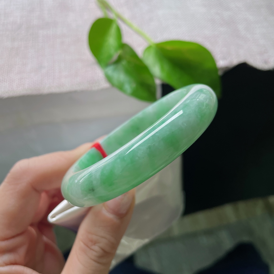 飘绿正圈，版型厚装，饱满圆润，细腻，种老，贵气，有纹 ss52488a