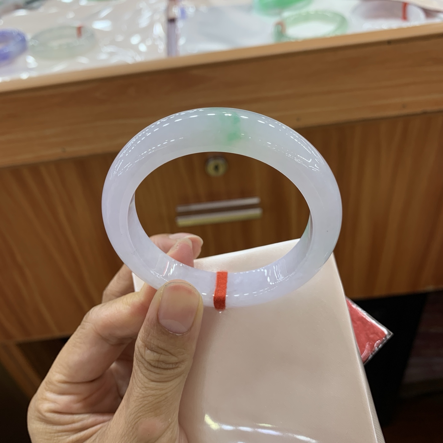 飘绿正圈翡翠手镯 52.8-12-8.4