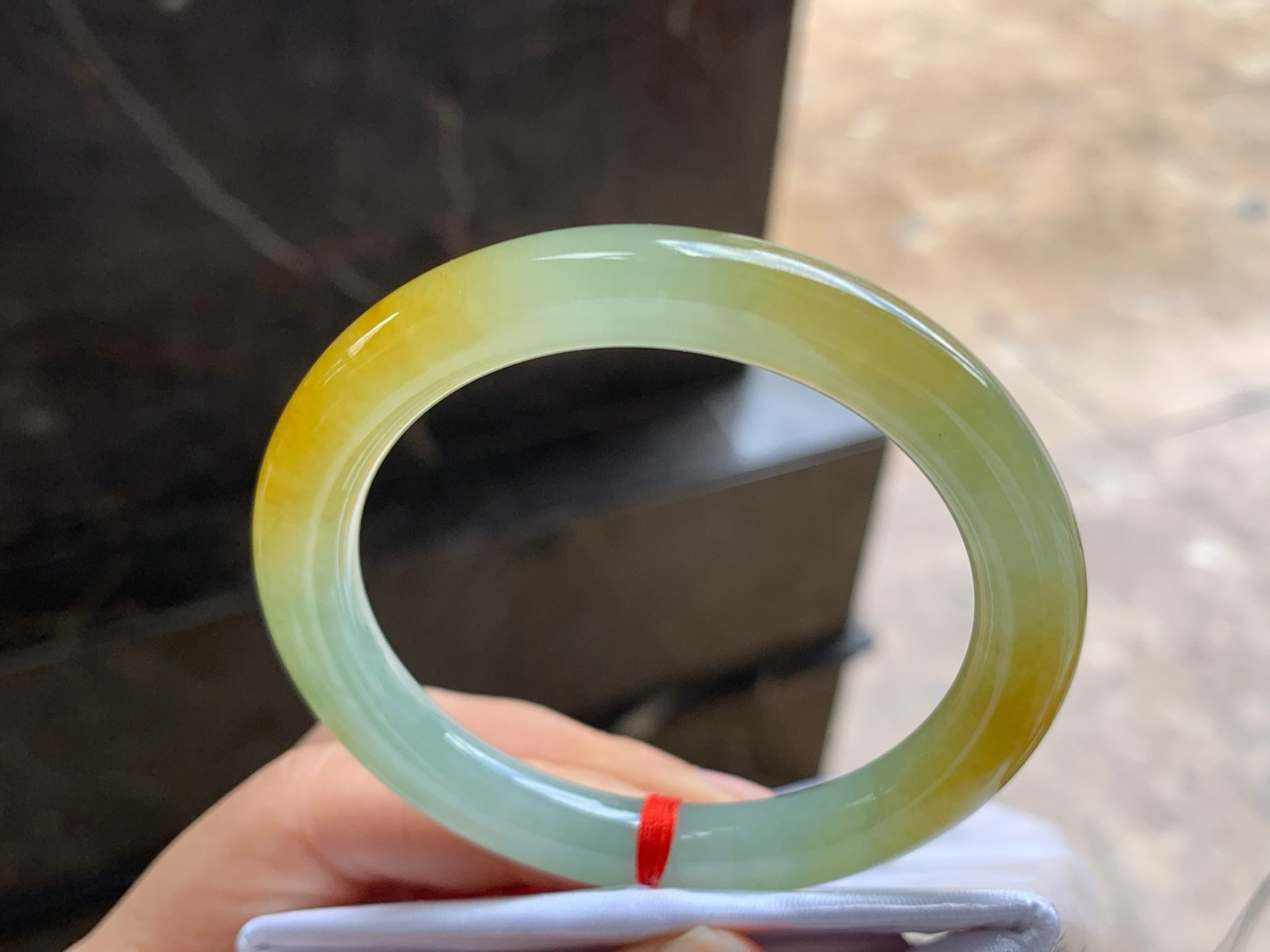 52-8.7

黄翡圆条手镯^_^鲜艳