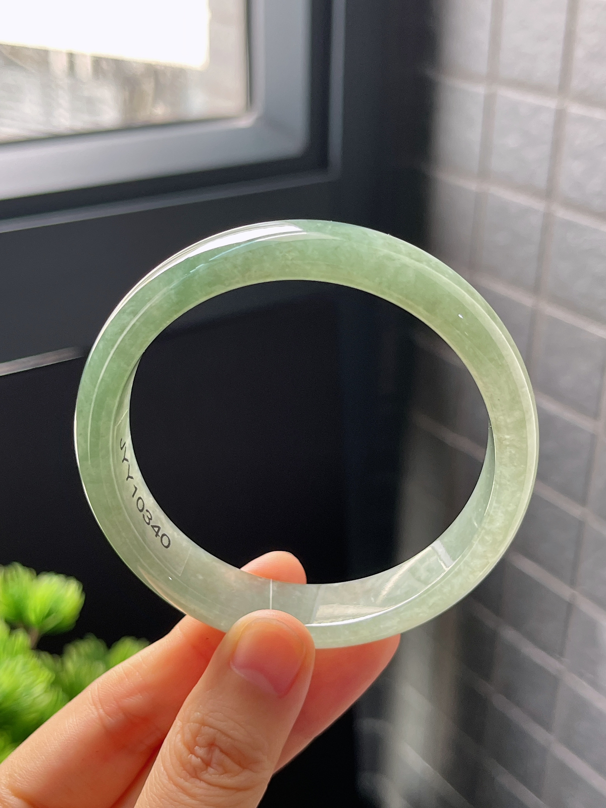 正圈58.3圈口，翡翠糯化种绿色手镯