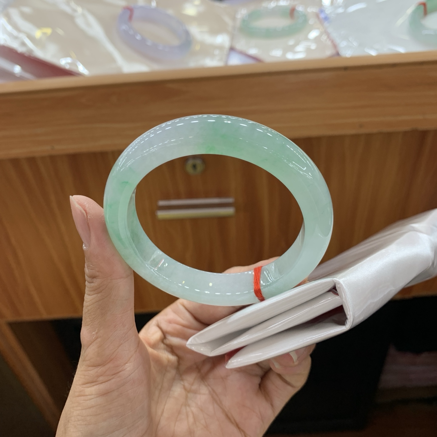 飘绿正圈翡翠手镯 57.3-12-8.8