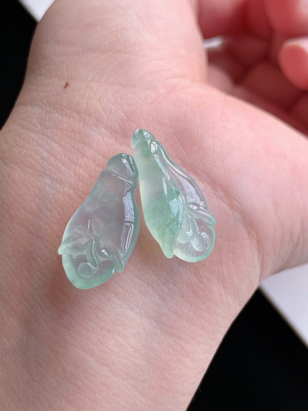 ️ 冰飘绿玉兰花，飘淡淡翠色，雕工精致柔美 裸石23.5-10.6-5.1 自然光拍摄
