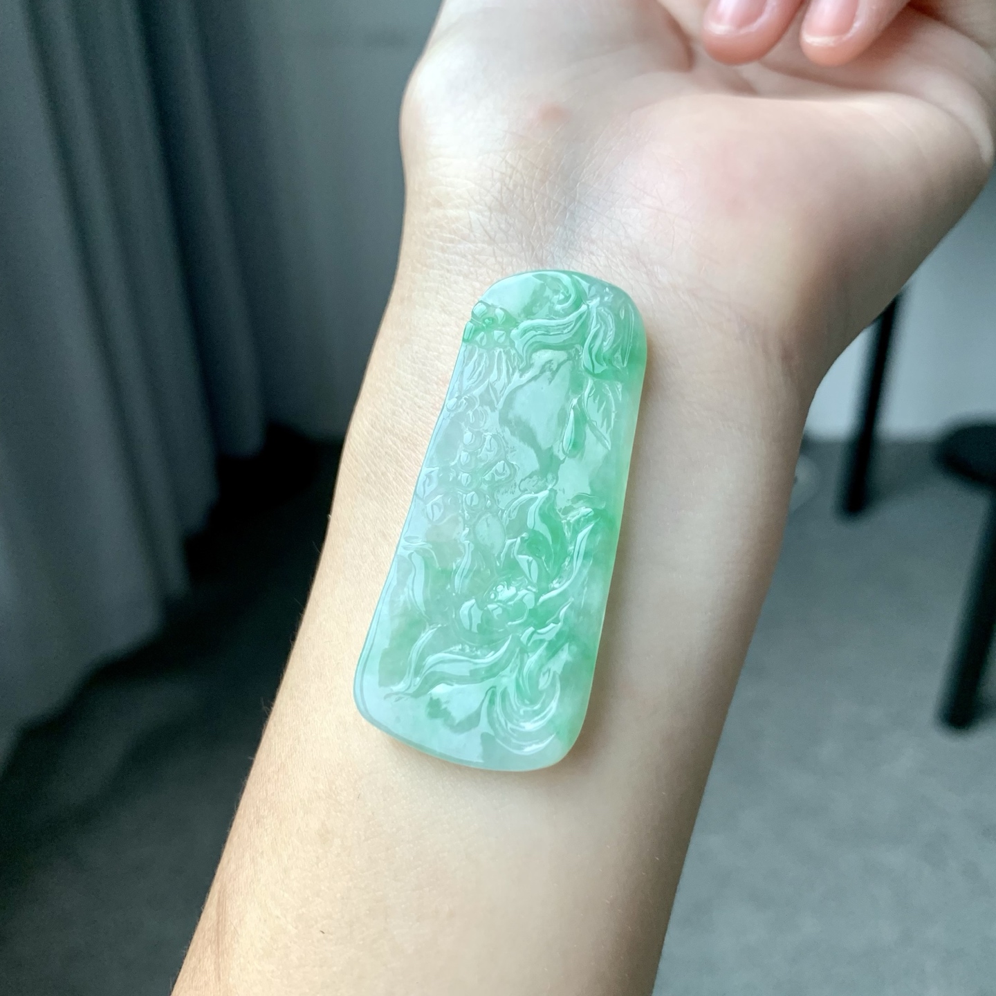 冰飘绿莲花牌 冰胶饱满 色泽浓郁优美 尺寸48.7-22.2-4.4【C10311BEH】