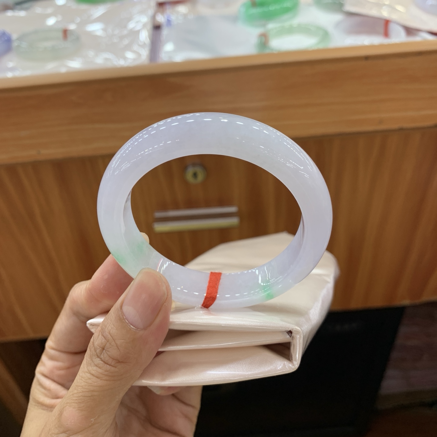 飘绿正圈翡翠手镯 52.8-12-8.4