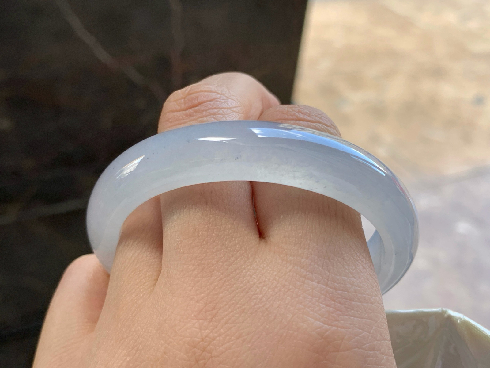 53-11.5-6.9

冰种贵妃手镯^_^冰透 正圈51可以带