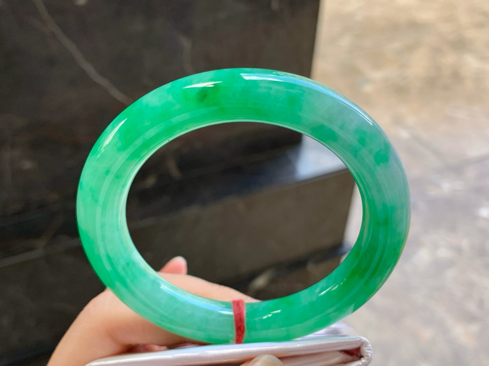 57-11.1mm

阳绿色圆条手镯^_^色阳