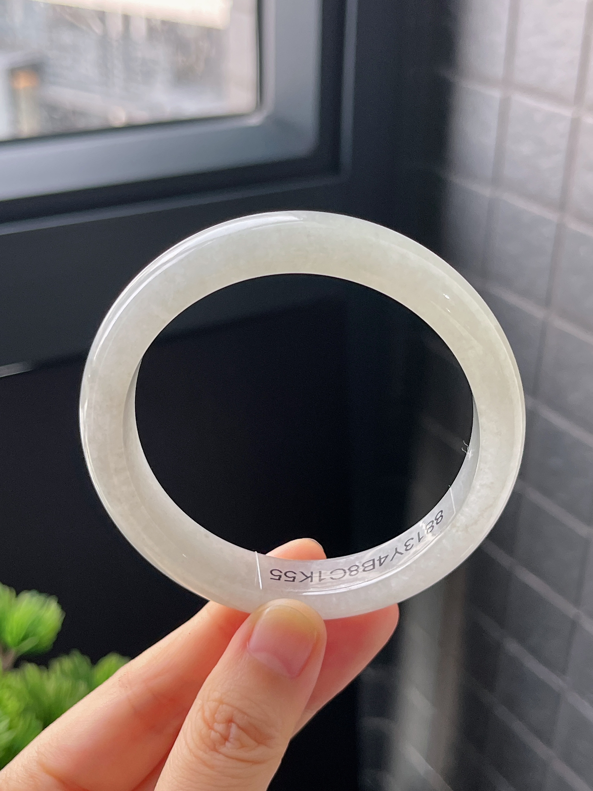 正圈58圈口，翡翠冰糯种白色手镯