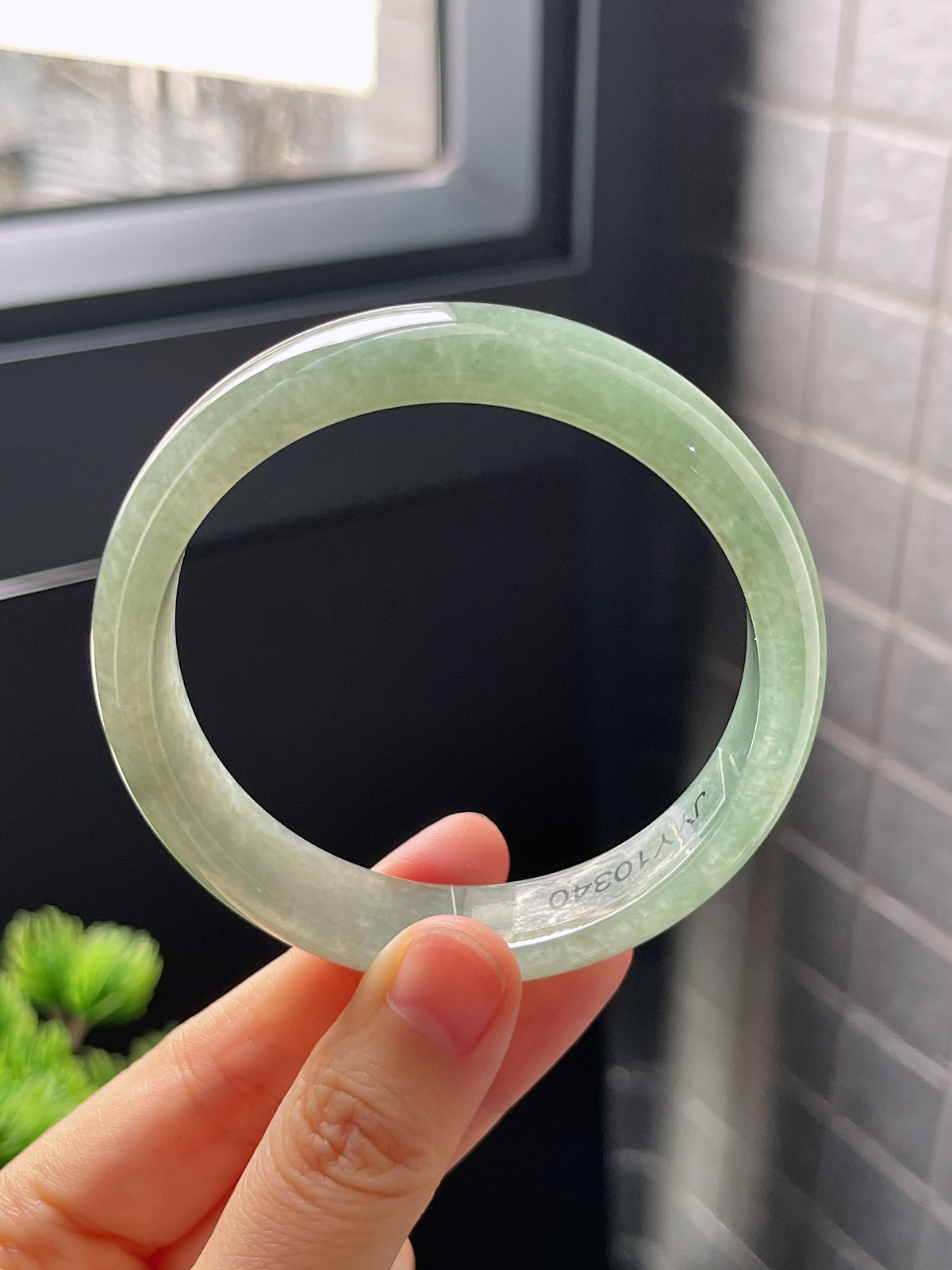 正圈58.3圈口，翡翠糯化种绿色手镯