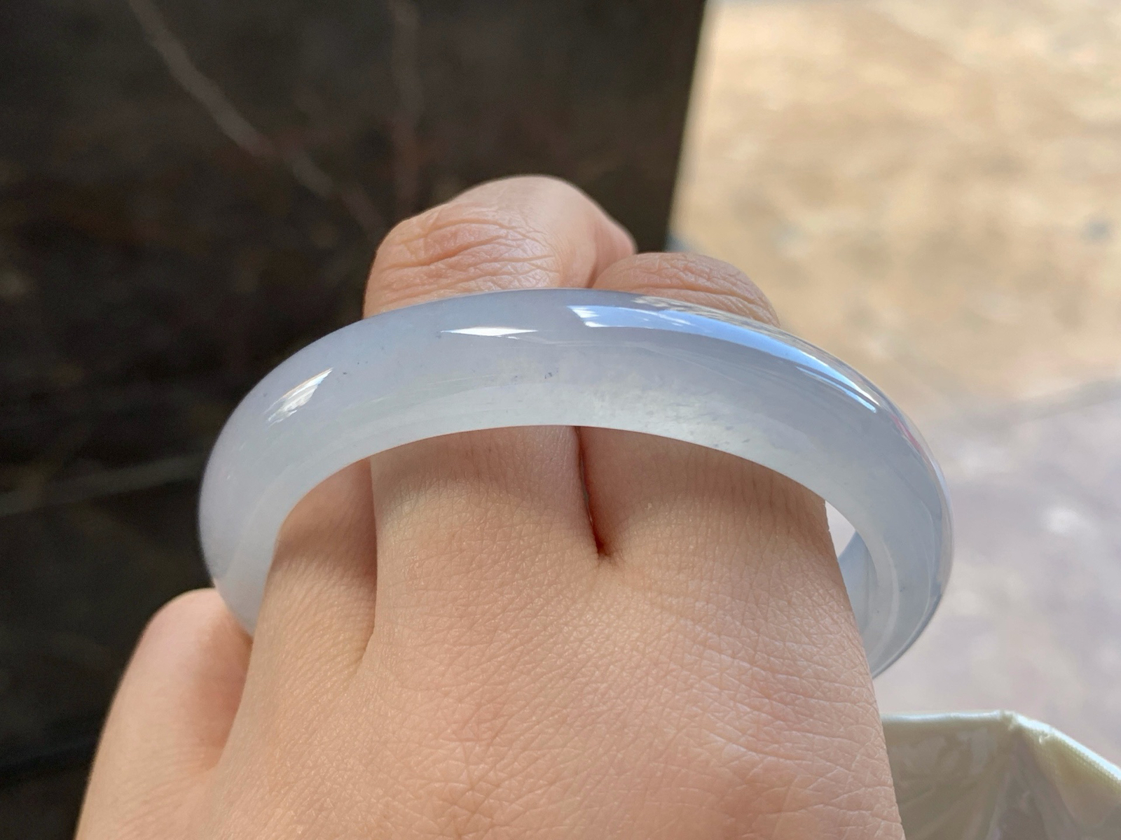 53-11.5-6.9

冰种贵妃手镯^_^冰透 正圈51可以带