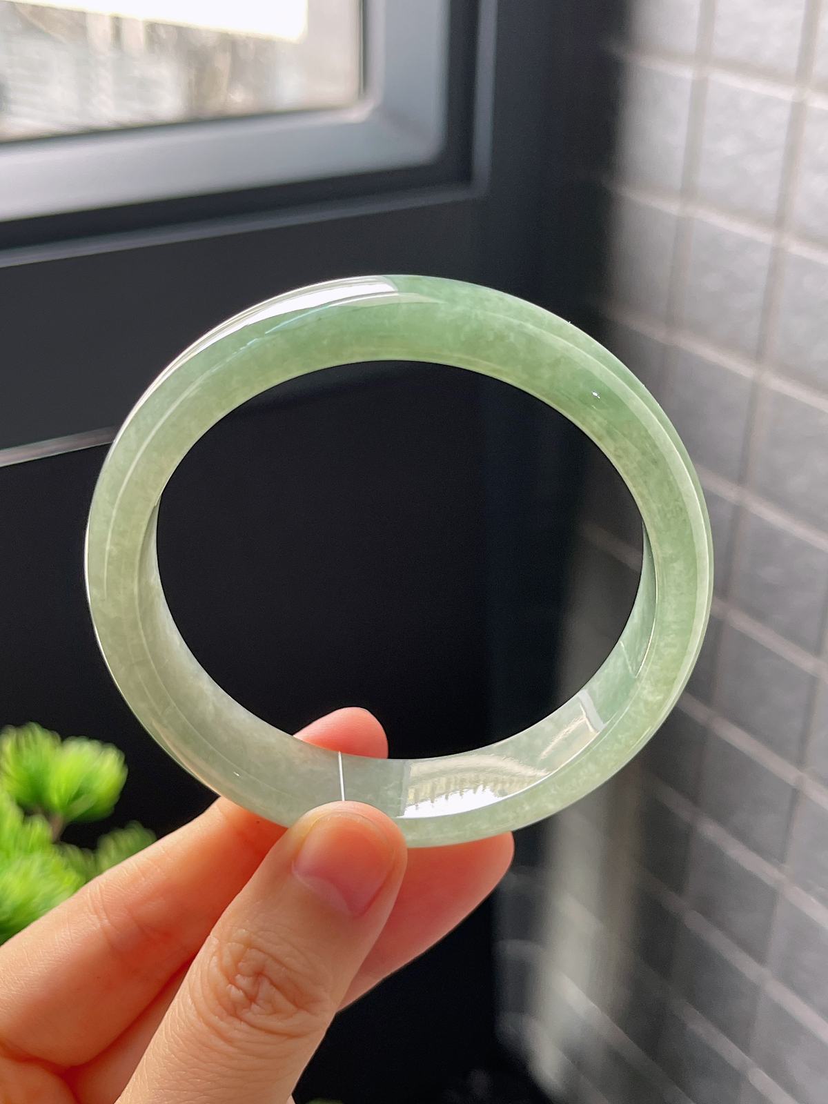正圈58.3圈口，翡翠糯化种绿色手镯