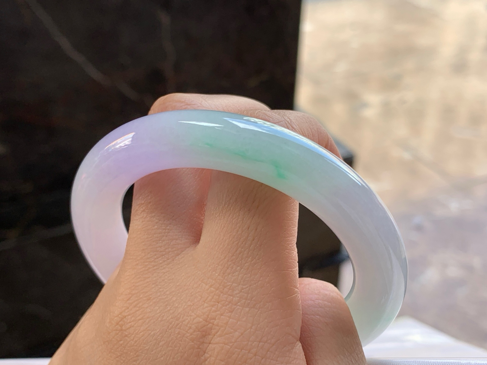 56-11.5

春带彩圆条手镯^_^玉质温润