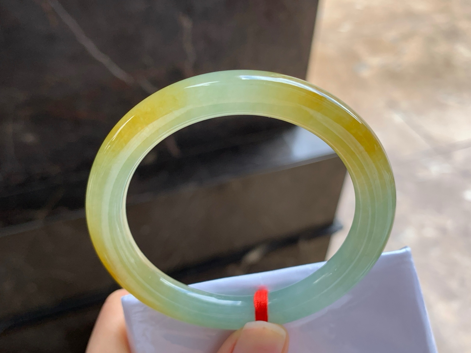 52-8.7

黄翡圆条手镯^_^鲜艳