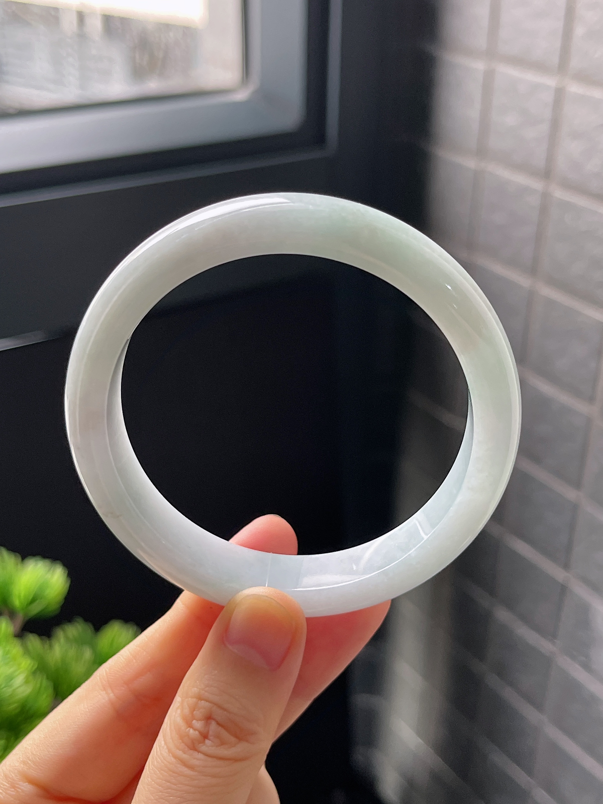 正圈57.6圈口，翡翠糯化种白色手镯