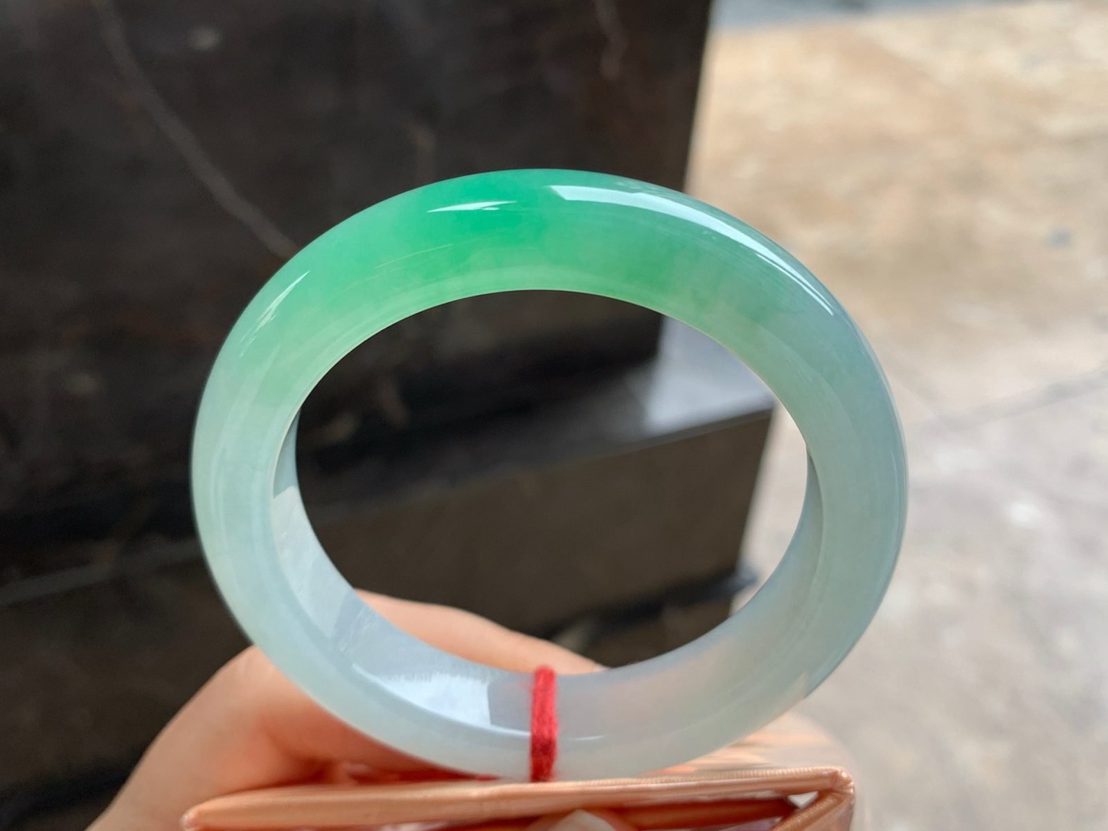 55.5-12.3-9.2

晴绿手镯^_^清新色阳