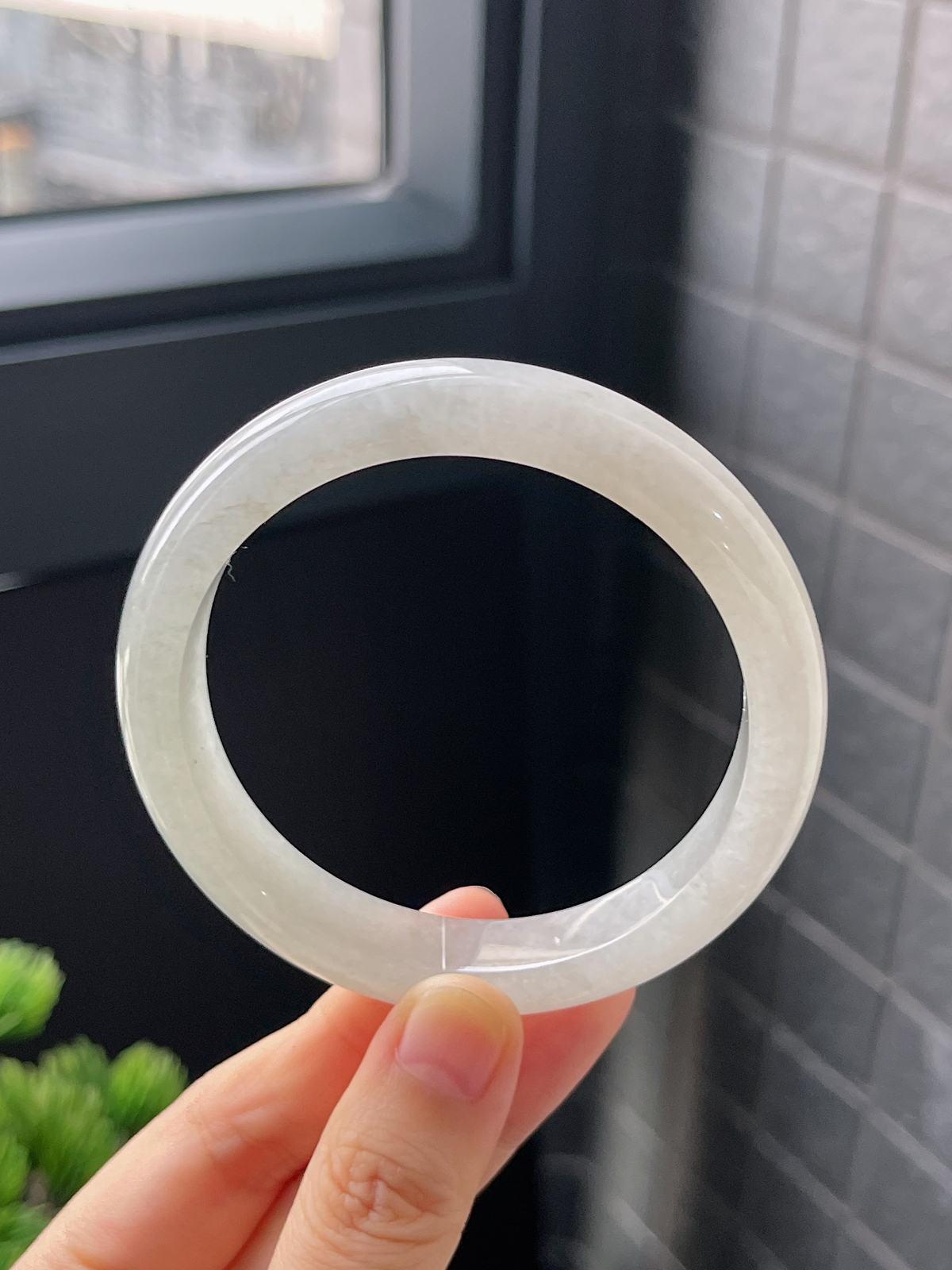 正圈58圈口，翡翠冰糯种白色手镯