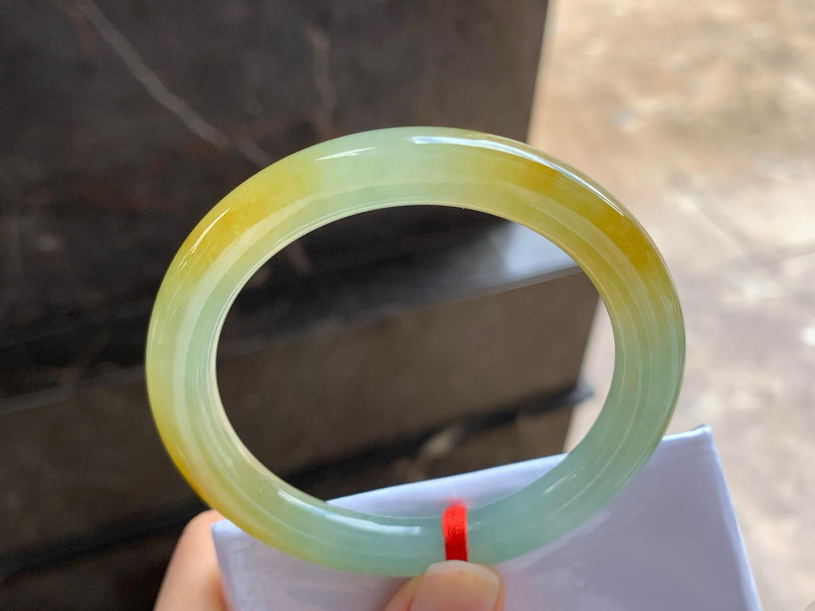 52-8.7

黄翡圆条手镯^_^鲜艳