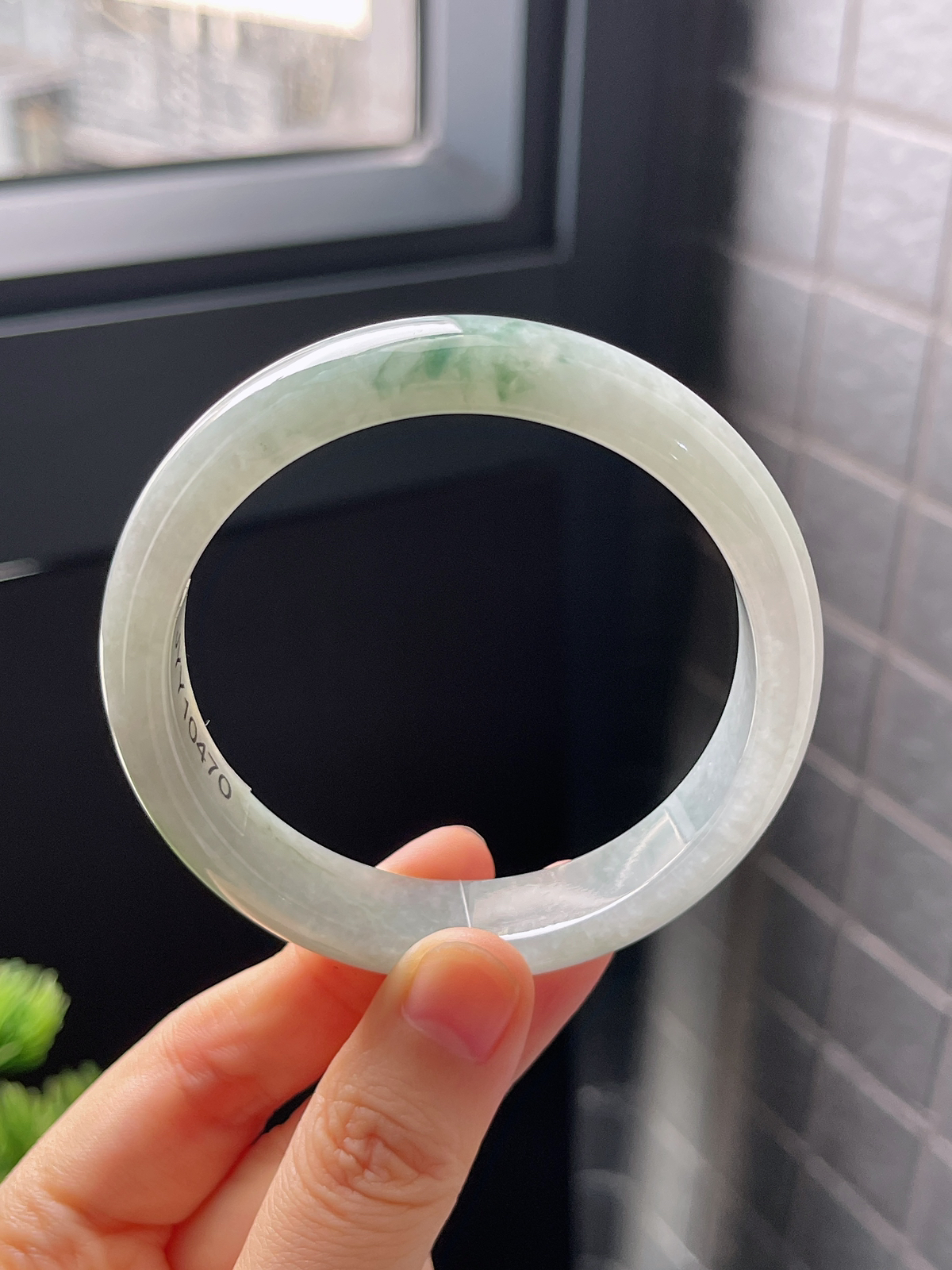 正圈57.3圈口，翡翠糯化种飘绿手镯