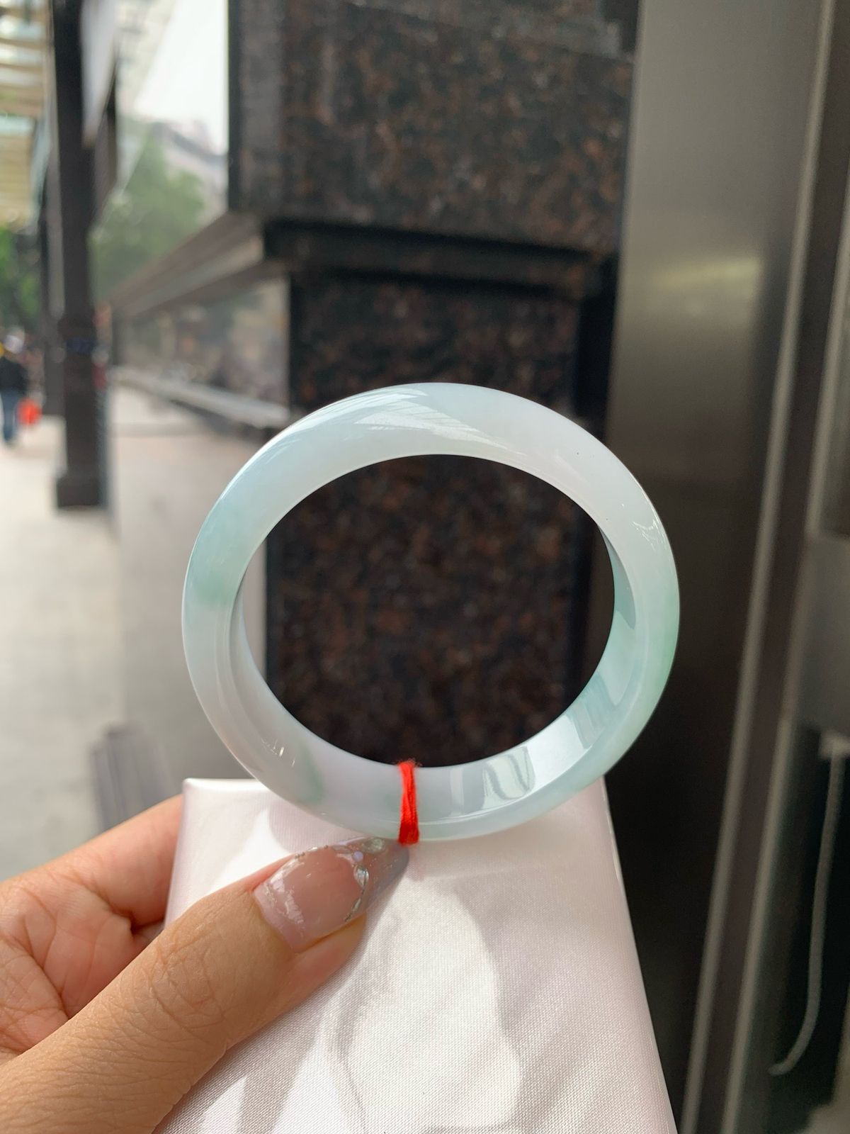 瓜皮绿正圈
58.5-7.4-14.6
底妆水润细腻，半山半水天然意境，自带江南烟雨滤镜，半圈瓜绿，过渡自然，像被大自然晕染过，低调高级..