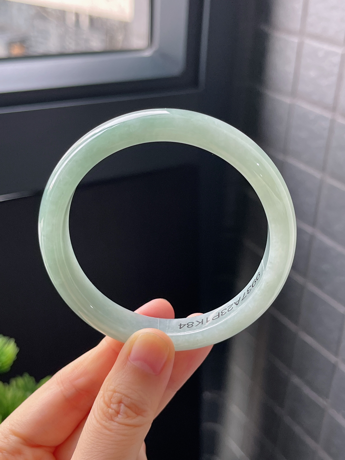 正圈58.8圈口，翡翠冰糯种浅绿色手镯