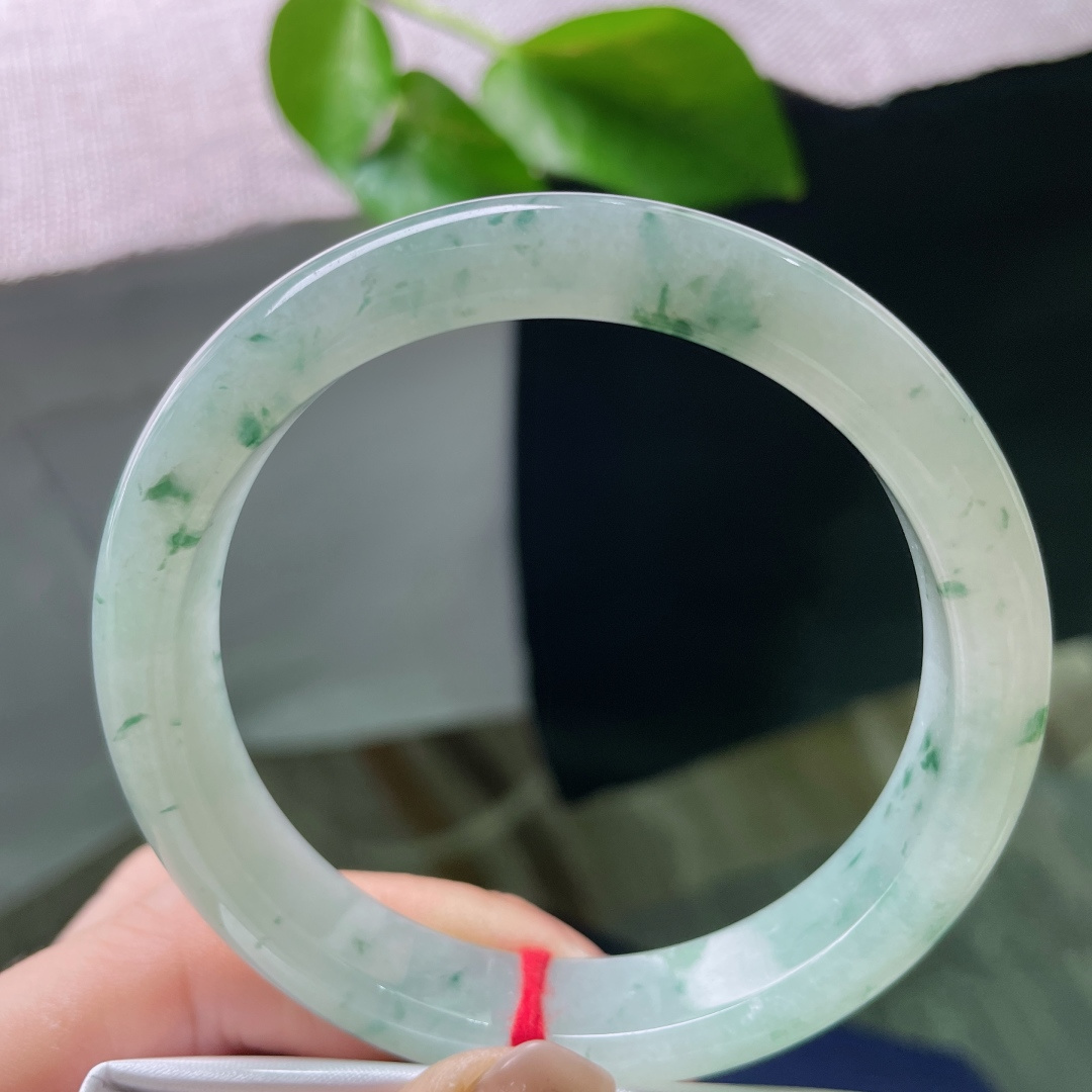 59/11.6/8.3飘花正圈，肉质细腻干净，花色灵动飘逸，小清新，不失经典大气，无裂。ss5083