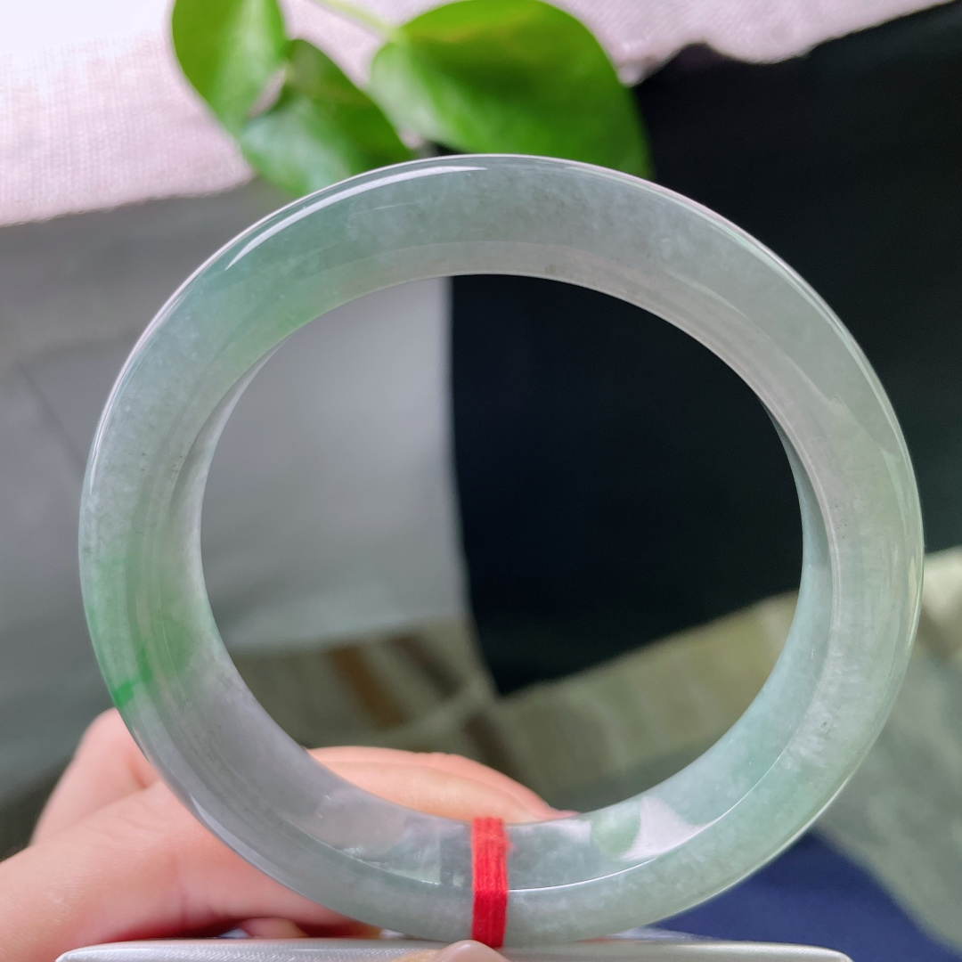 58.6/12.5/8.6，油青正圈，一抹飘翠点缀，油润细腻，种老，沉稳贵气，无裂，ss52112a