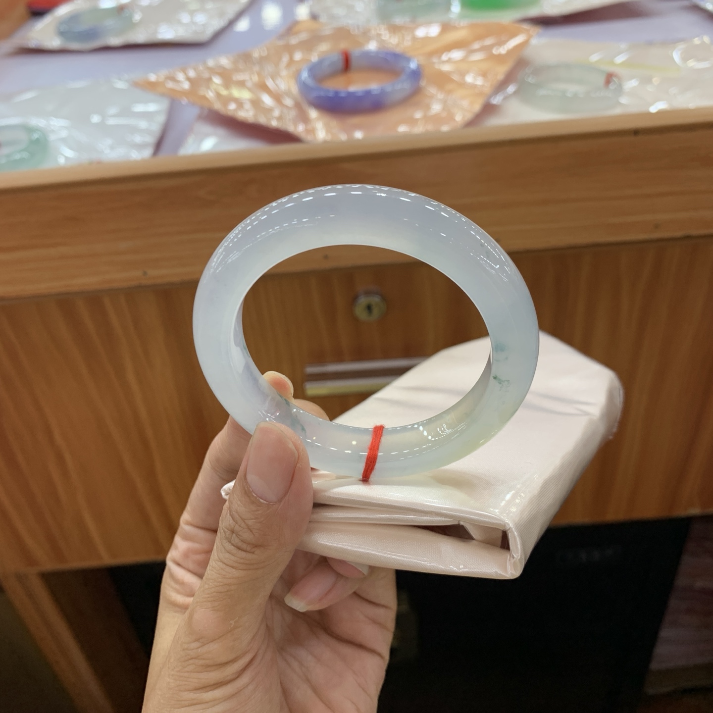 051327WJ 黄翡飘花正圈翡翠手镯 55-11.5-9.4