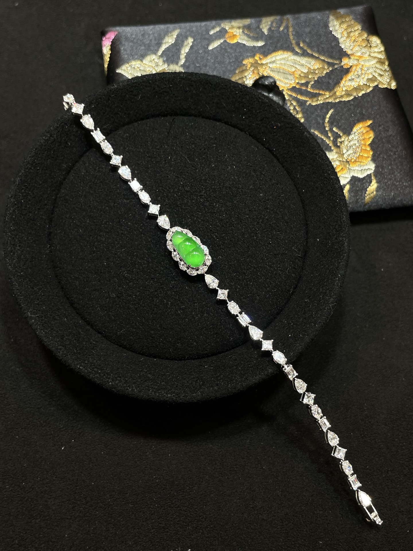 冰种 起光 阳绿 福豆手链 设计款 18k金培育钻镶嵌，13.8-8.3-6.6mm，13.8-8