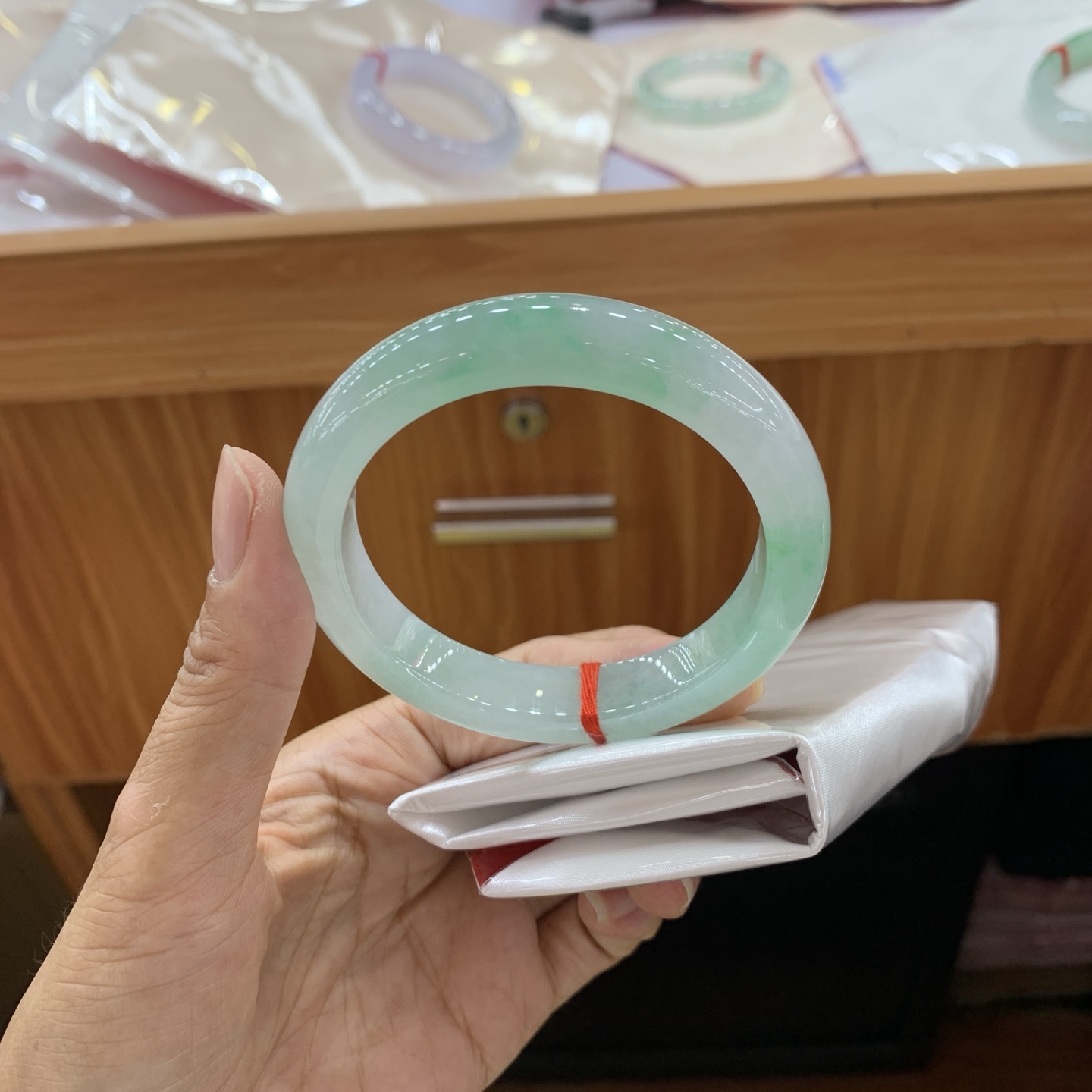 飘绿正圈翡翠手镯 57.3-12-8.8