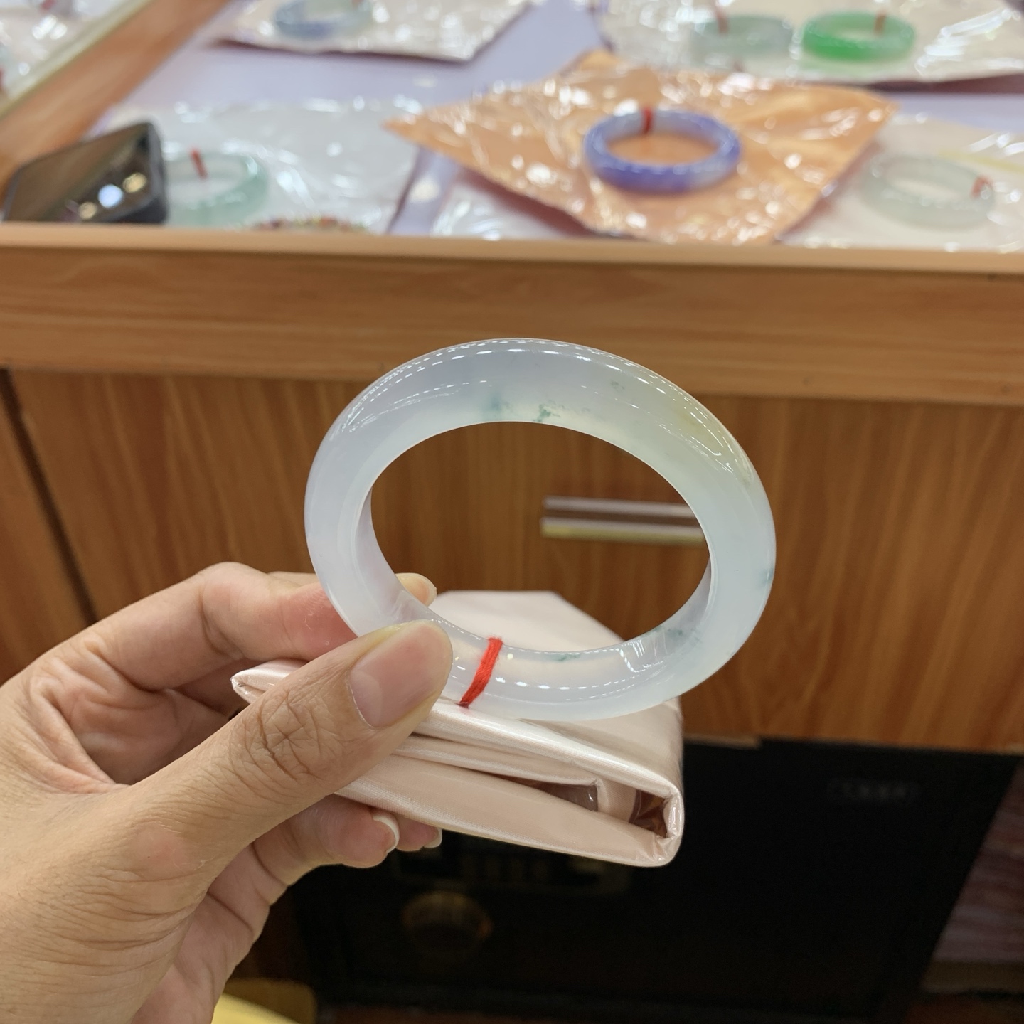 051327WJ 黄翡飘花正圈翡翠手镯 55-11.5-9.4