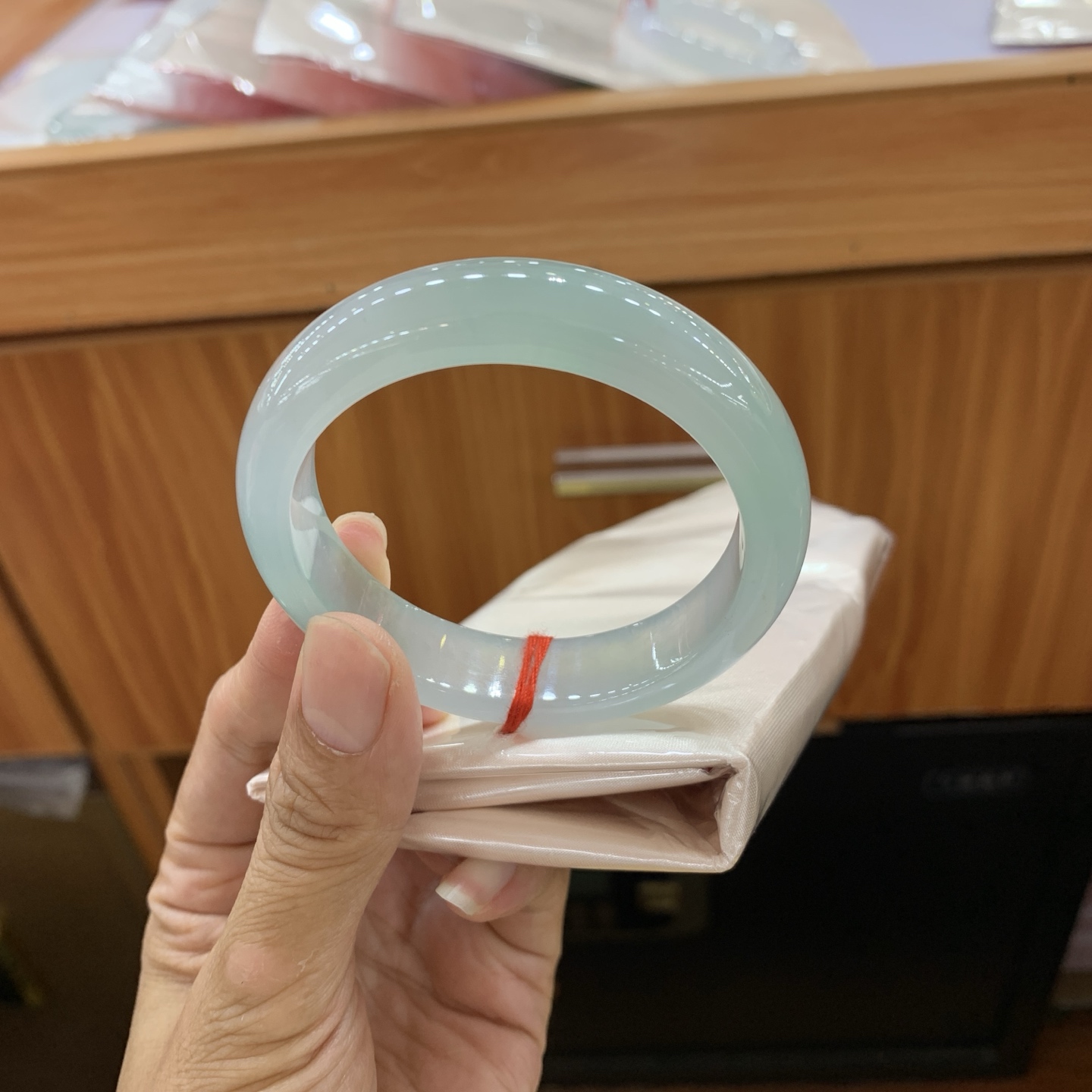 冰绿正圈翡翠手镯 53.2-12.5-7.7