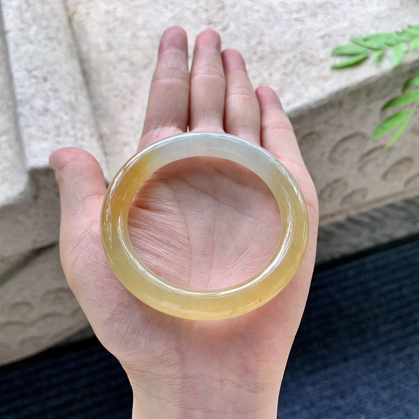 圆条49 50，圈口50.4/8.6/8.7，编码HT051514，冰糯黄翡，水润，种老，细腻，无裂