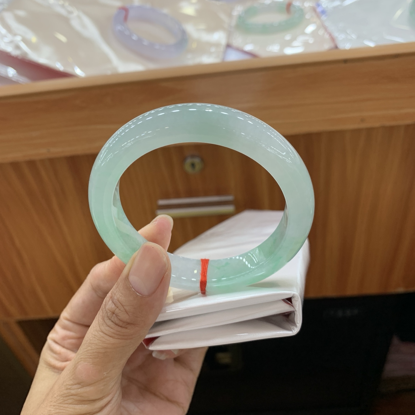 飘绿正圈翡翠手镯 57.3-12-8.8