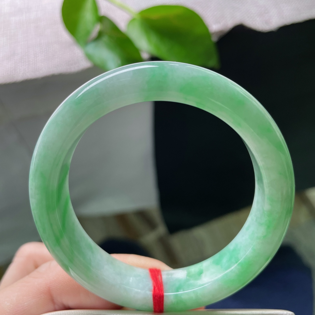 飘绿正圈，版型厚装，饱满圆润，细腻，种老，贵气，有纹 ss52488a