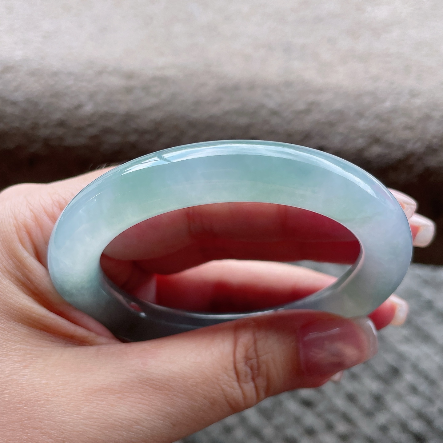 手镯 圆条54 55 圈口54-10.2-10 编码0514G11 冰种晴绿，晶莹剔透，水润，种老，棉根