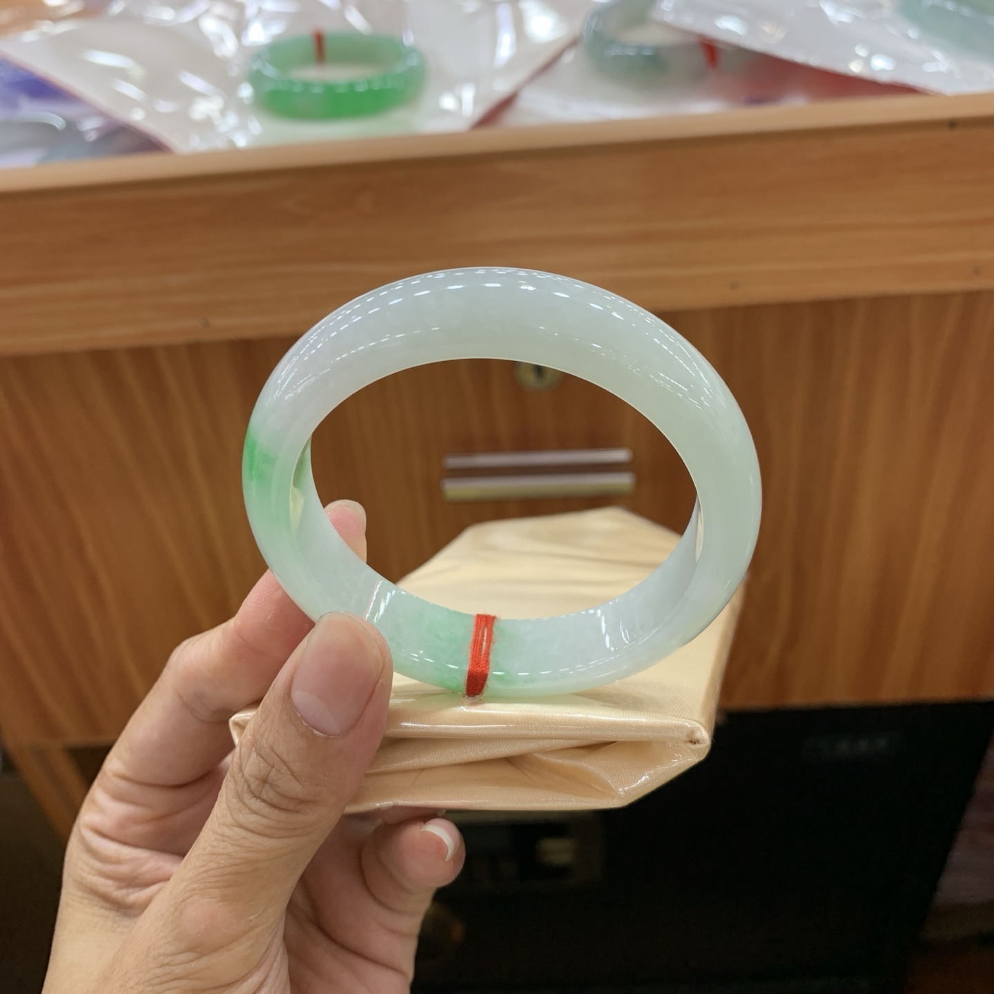 飘绿正圈翡翠手镯 56.7-13.3-8