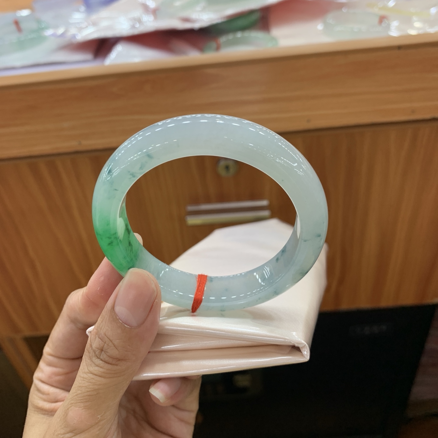 飘绿正圈翡翠手镯 54.6-12.4-9