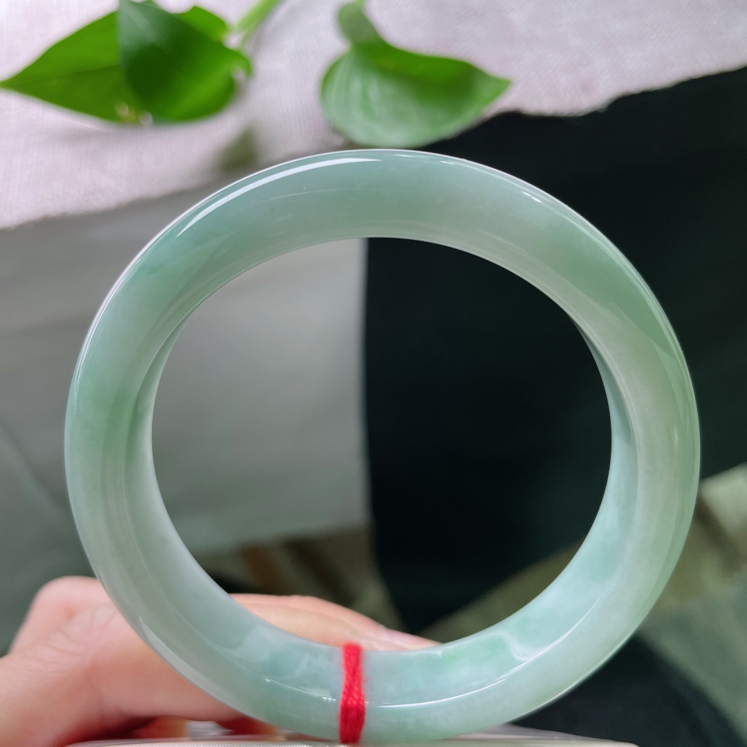 58/12.7/8.6蓝底正圈，蓝底生韵，玉质温柔，低调又显贵，越戴越有味道。有纹，ss49864a