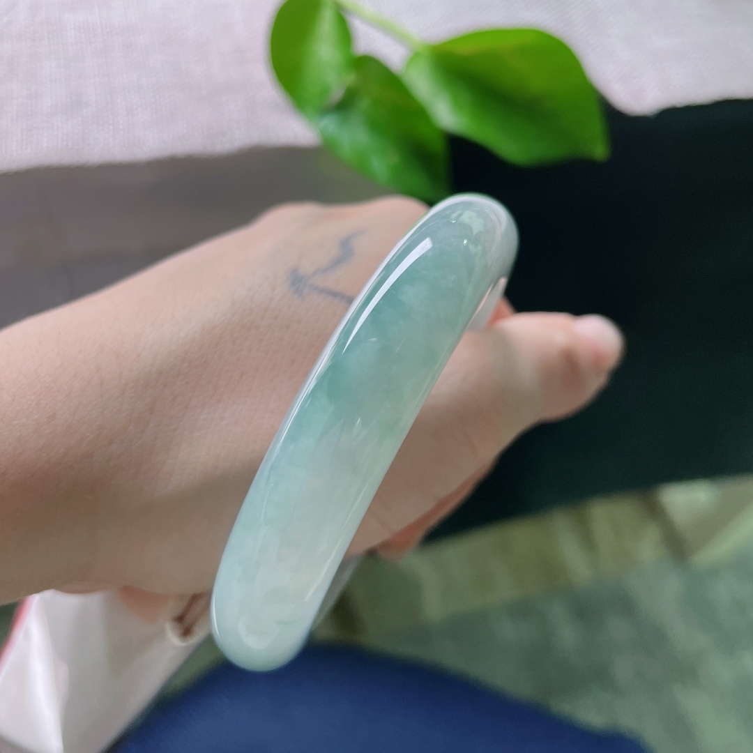 55.3/12.5/8.8，飘花正圈，底子清爽，干净，落落大方，灵动活泼，无裂，ss54687a