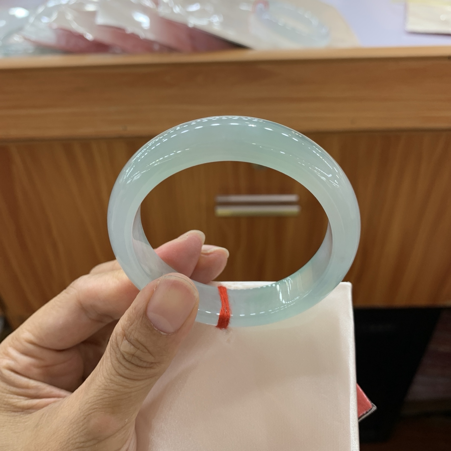 冰绿正圈翡翠手镯 53.2-12.5-7.7