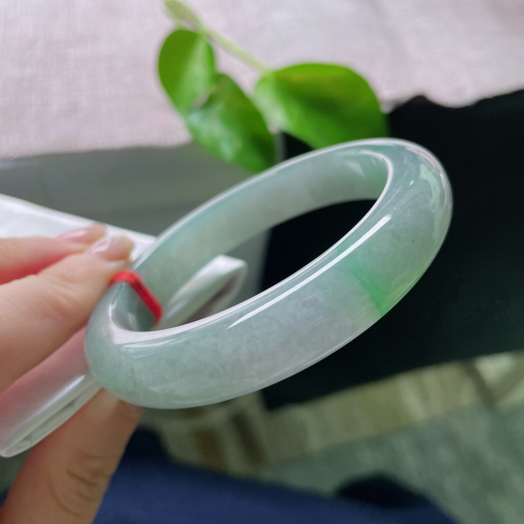 58.6/12.5/8.6，油青正圈，一抹飘翠点缀，油润细腻，种老，沉稳贵气，无裂，ss52112a