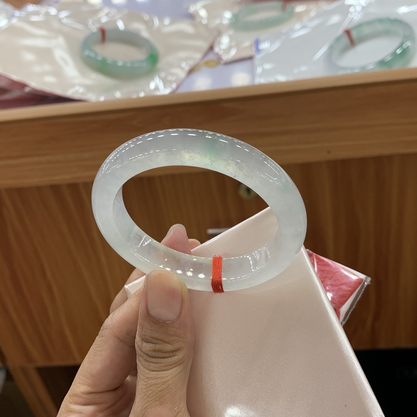 051646WJ 冰飘绿贵妃翡翠手镯 52.7-46.6-11.6-8
