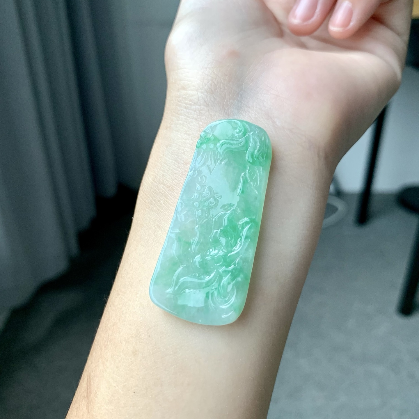 冰飘绿莲花牌 冰胶饱满 色泽浓郁优美 尺寸48.7-22.2-4.4【C10311BEH】
