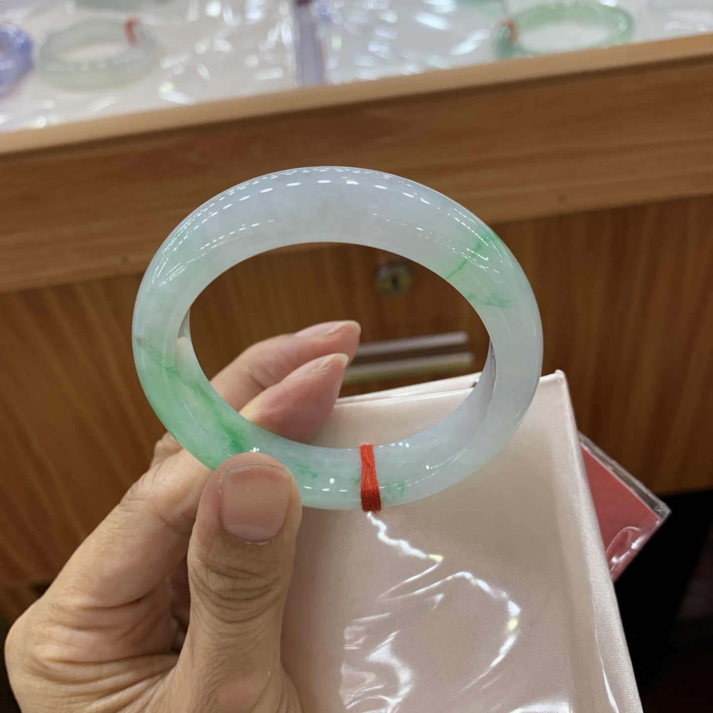 飘绿正圈翡翠手镯 51-12.2-7.8