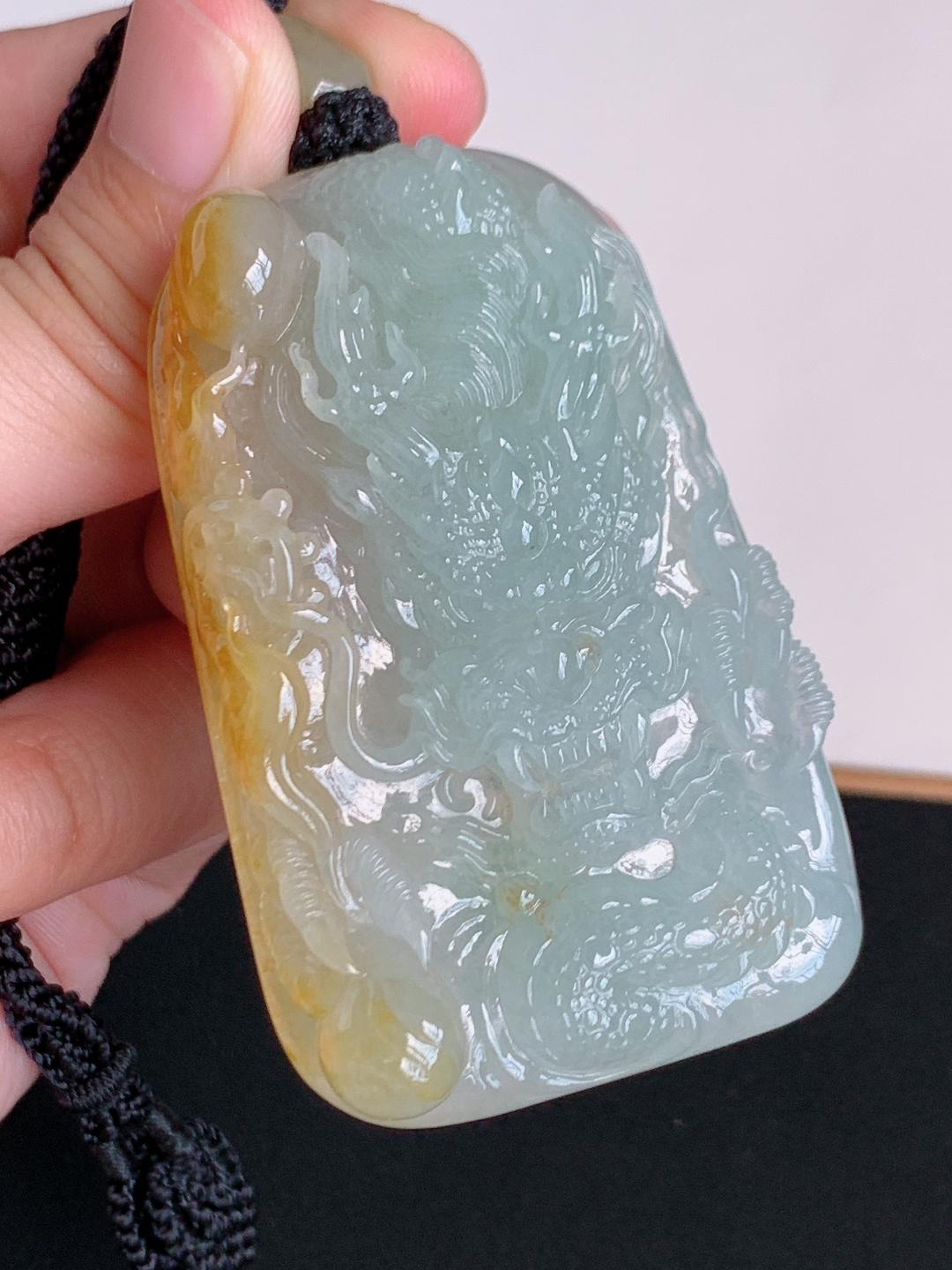 ️ 冰底黄翡黄龙吊坠，翡部分做龙珠层次分明，霸气感拉满，龙行天下 自然光拍摄