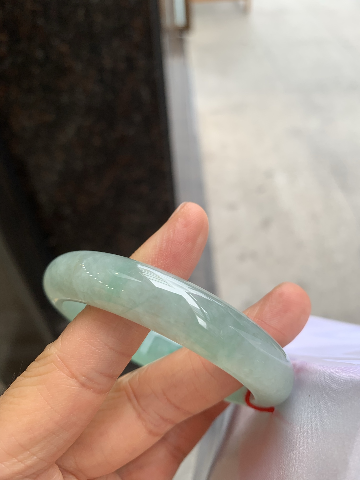 正圈飘绿 微晶体结构 尺寸：56.3/12.4/8.5