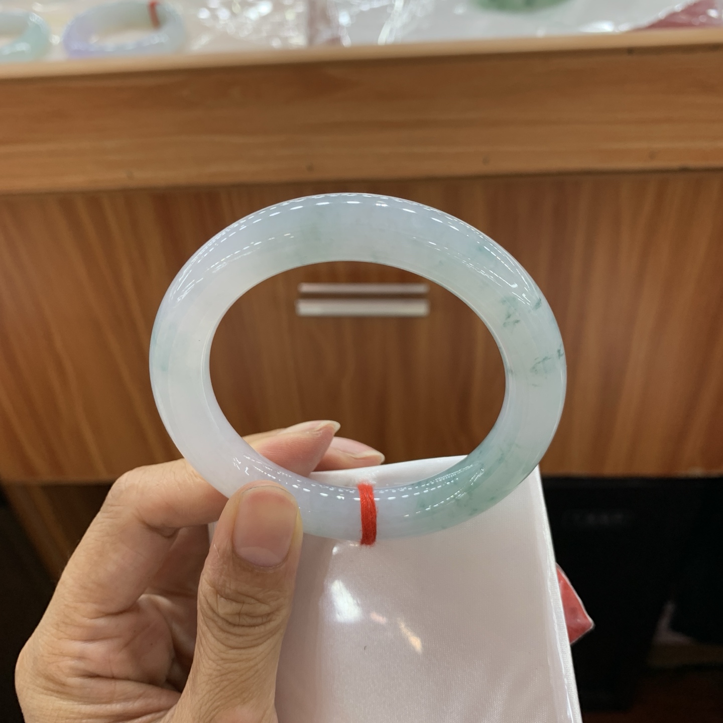 051420MMJ 飘花圆条翡翠手镯 55.5-10.6