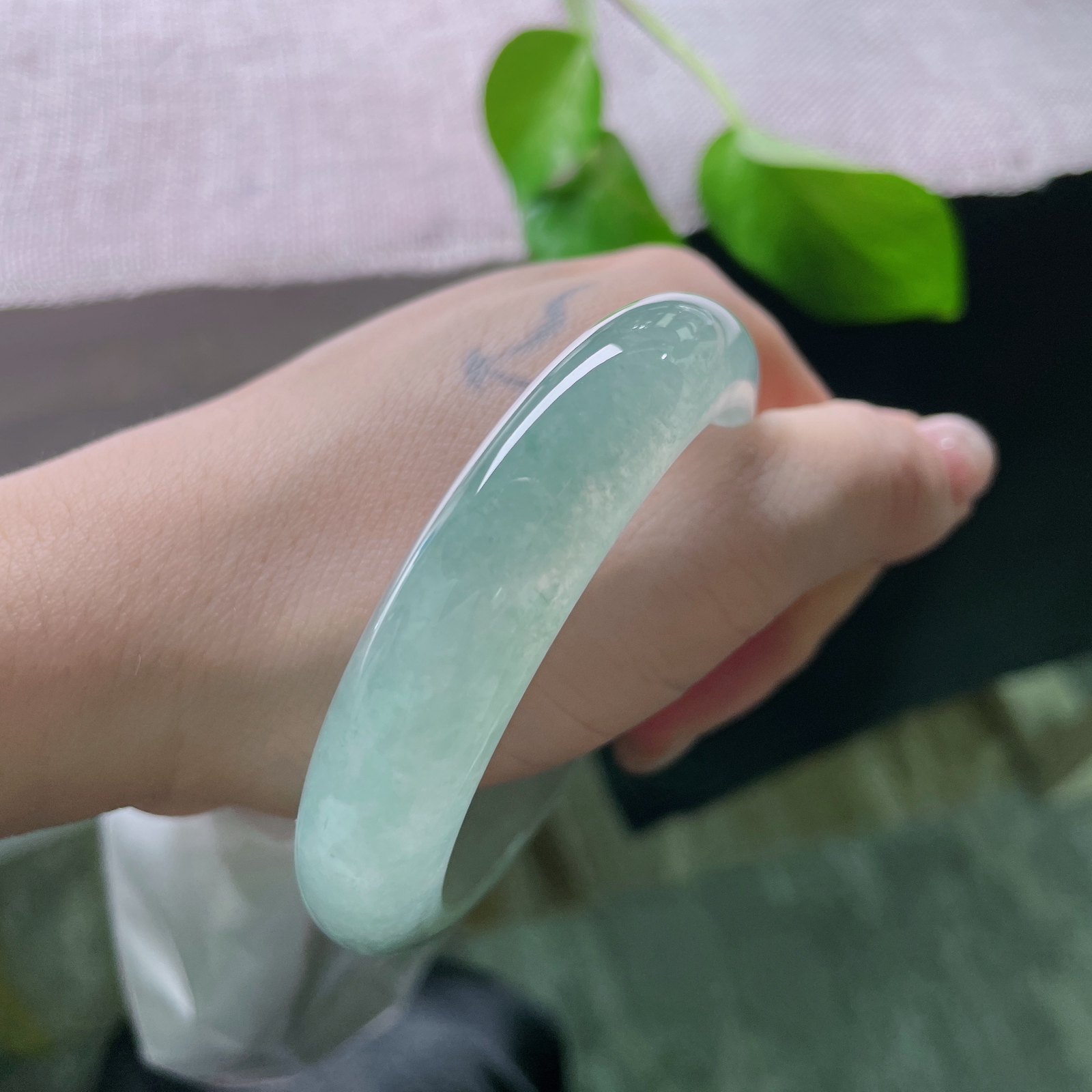 54.8/13/8.6，冰蓝正圈，腕间的一方净土，遗世而独立，让人心神荡漾，无裂，ss52928a..