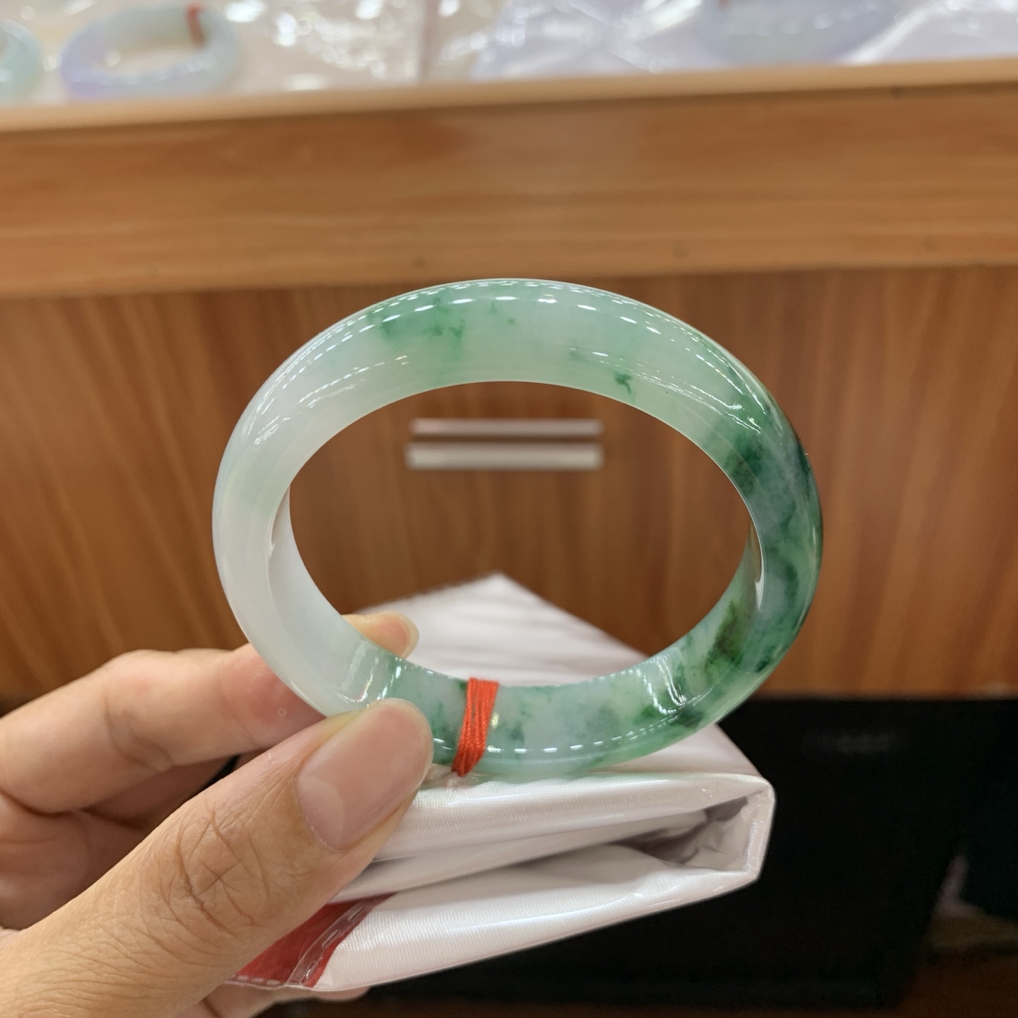 051419GX 飘花正圈翡翠手镯 55-12.6-7.5