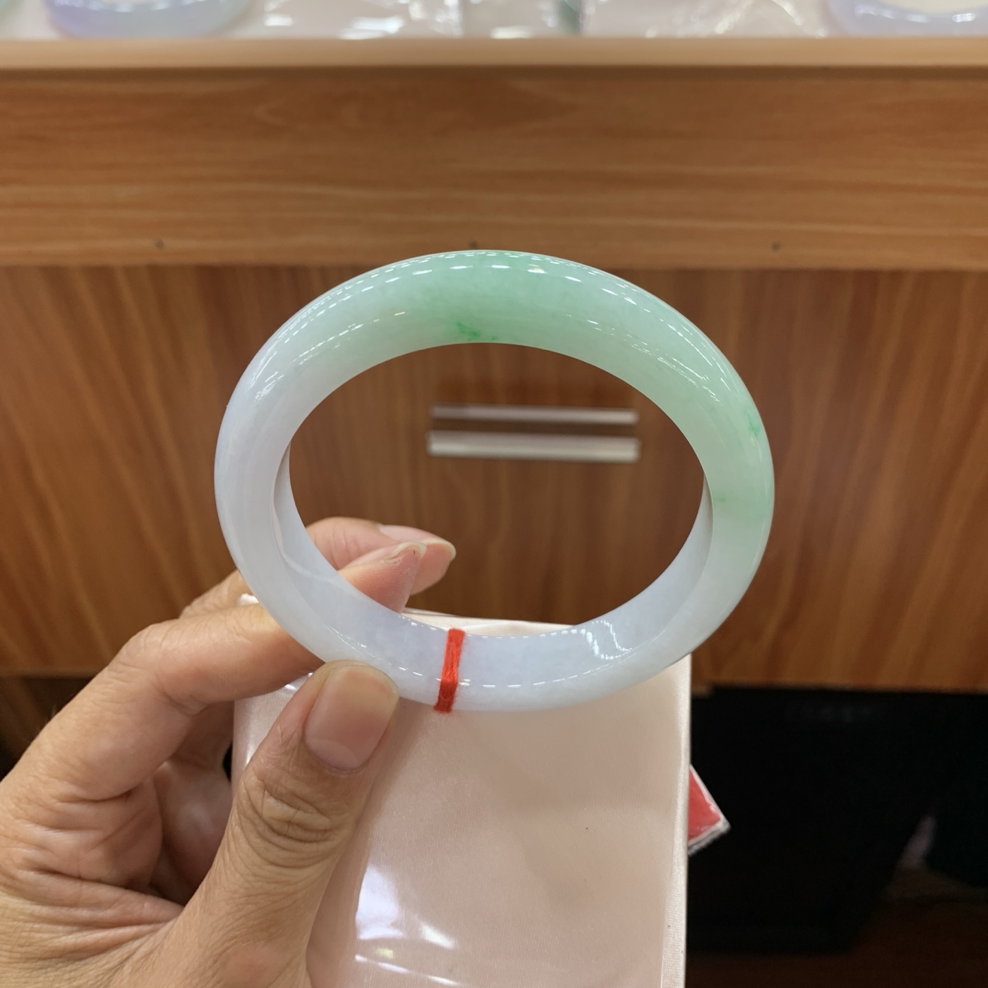 051411MMJ 飘绿正圈翡翠手镯 59.2-12-9